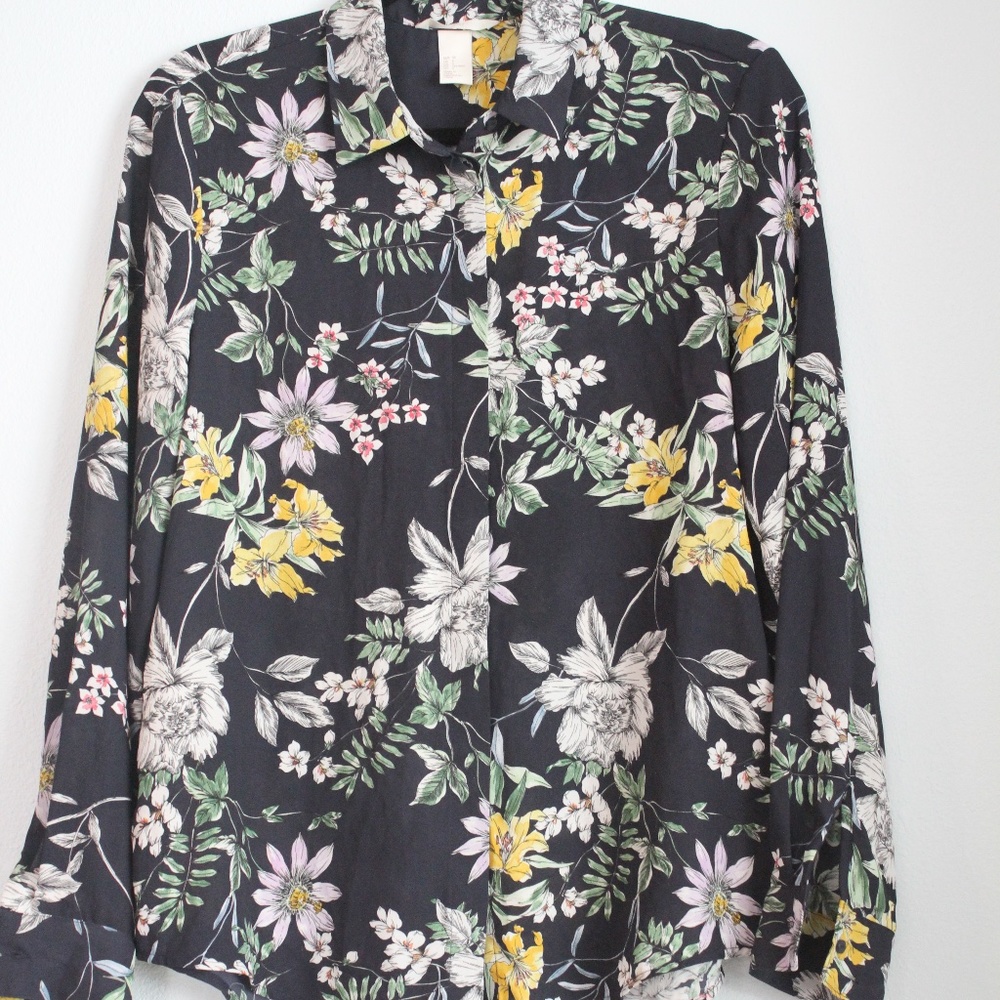 H&M black floral print womans blouse